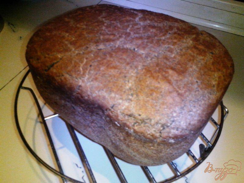 Фото приготовление рецепта: Чёрный хлеб на закваске с солодом и кориандром в хлебопечке шаг №3