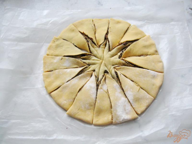 Фото приготовление рецепта: Дрожжевое тесто с тыквой и изделия из него. шаг №10