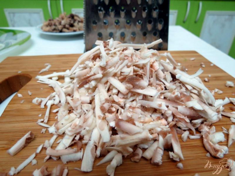 Фото приготовление рецепта: Салат из сардин с грибами шаг №7