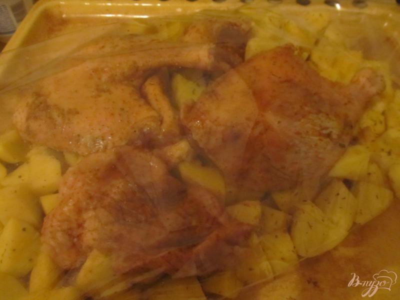 Фото приготовление рецепта: Утка запеченная с картофелем в рукаве шаг №5