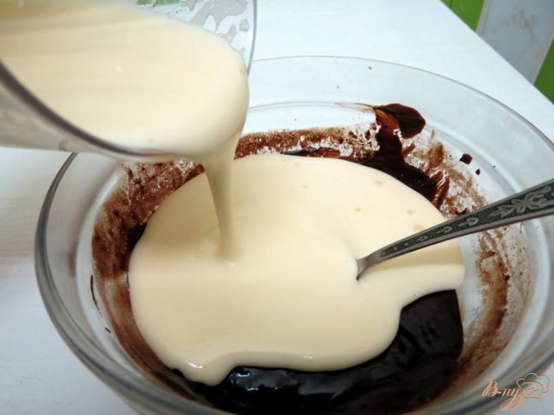 Фото приготовление рецепта: Шоколадные кексы шаг №4