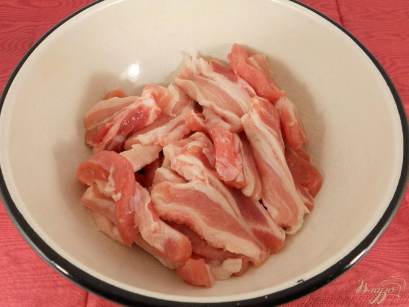 Фото приготовление рецепта: Свиная грудинка в соево-медовом маринаде шаг №1