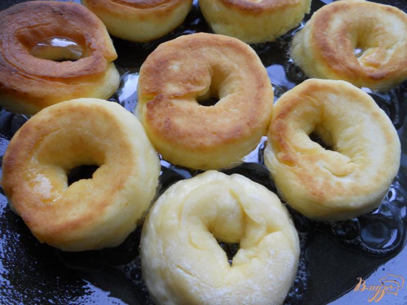 Фото приготовление рецепта: Пончики из плавленного сыра шаг №5