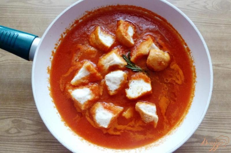 Фото приготовление рецепта: Томатный суп из Тосканы шаг №3