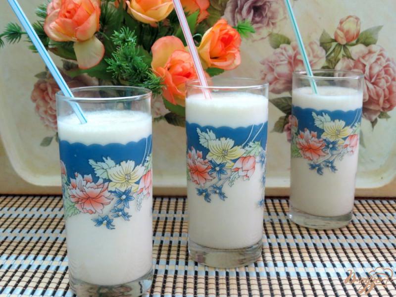 Фото приготовление рецепта: Молочный коктейль с персиками шаг №7