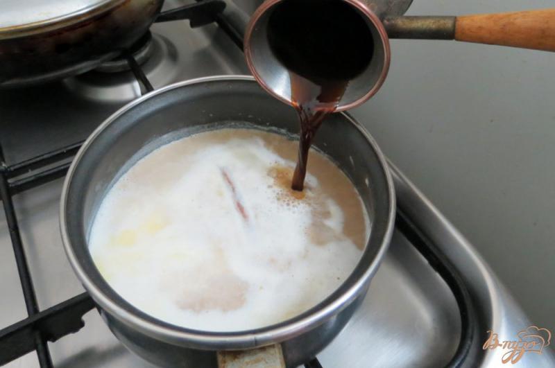Фото приготовление рецепта: Кофе с белым шоколадом шаг №5