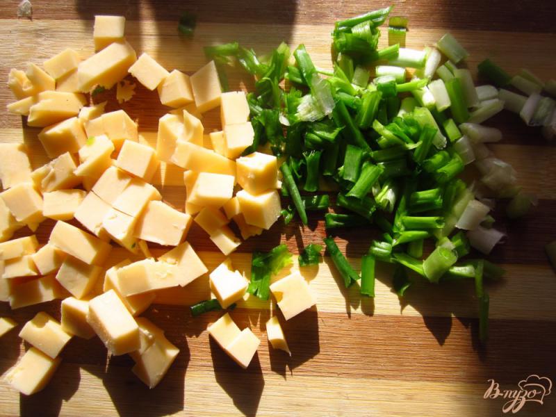 Фото приготовление рецепта: Салат со свеклой и сыром шаг №3