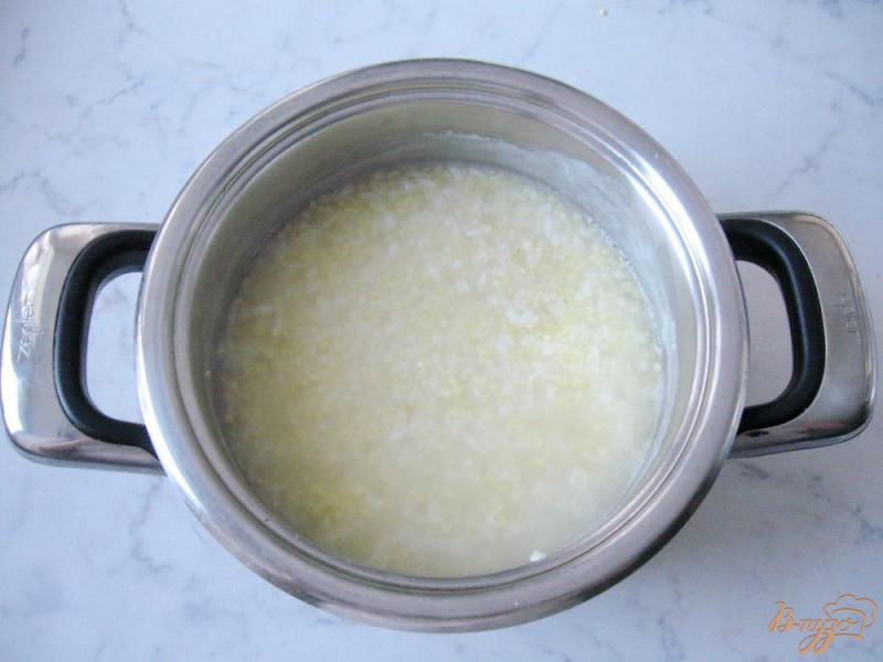 Фото приготовление рецепта: Молочная каша из пшена с рисом шаг №4