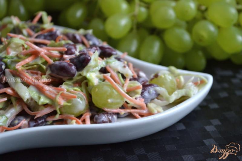 Фото приготовление рецепта: Салат с красной фасолью и виноградом шаг №5