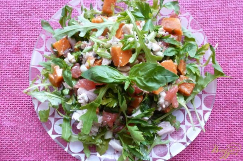 Фото приготовление рецепта: Салат из курицы с грейпфрутом шаг №7