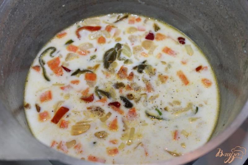 Фото приготовление рецепта: Суп пюре с гороха с окорочком и сырными гренками шаг №9