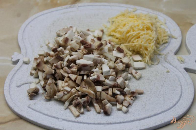 Фото приготовление рецепта: Свиные зразы с грибами и сыром шаг №2