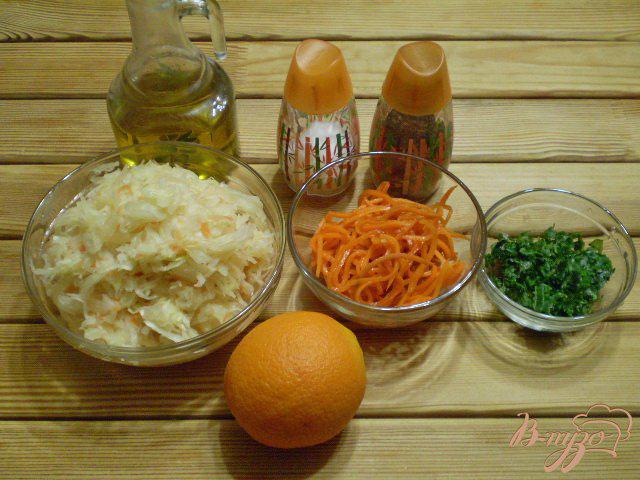 Фото приготовление рецепта: Салат из капусты, моркови и апельсина шаг №1
