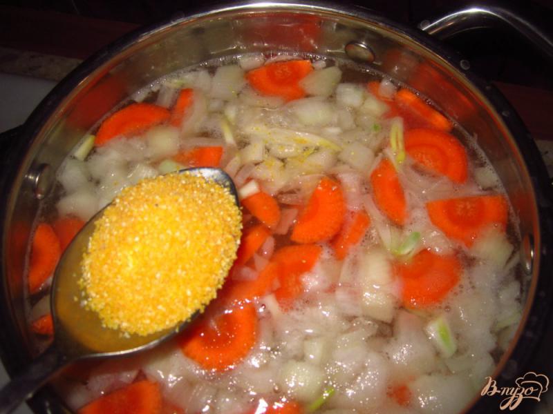 Фото приготовление рецепта: Суп с манно-сырными клецками шаг №5