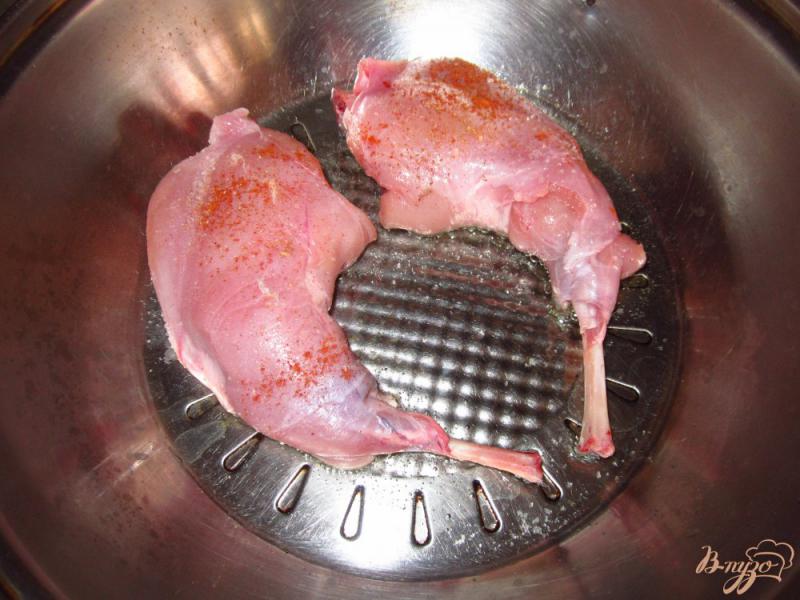 Фото приготовление рецепта: Кролик тушенный с яблоками и имбирем шаг №1