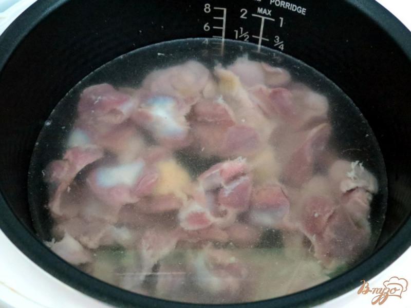 Фото приготовление рецепта: Капуста тушёная с куриными желудочками в мультиварке шаг №2