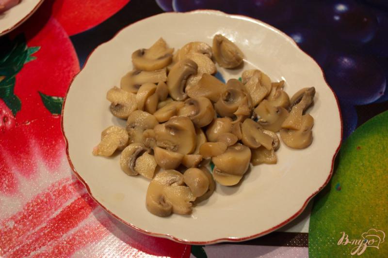 Фото приготовление рецепта: Капустный салат с ветчиной и грибами шаг №1