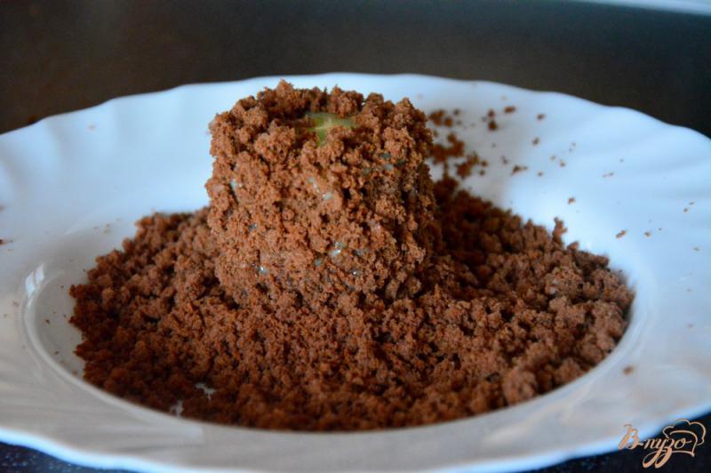 Фото приготовление рецепта: Шоколадные пирожные с кумкватами шаг №10