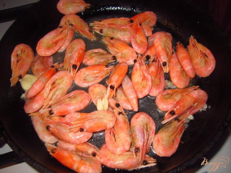 Фото приготовление рецепта: Неочищенные креветки в чесночно-сладком соусе шаг №3