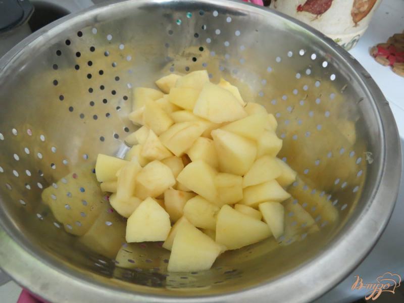Фото приготовление рецепта: Слойка с яблоками шаг №4