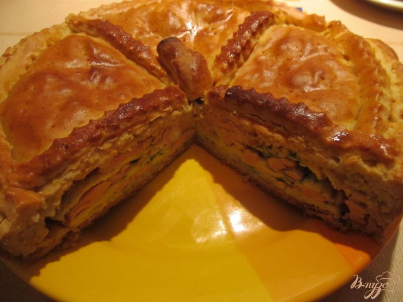 Фото приготовление рецепта: Пирог «Галета с омлетом, колбасой и сыром» шаг №10