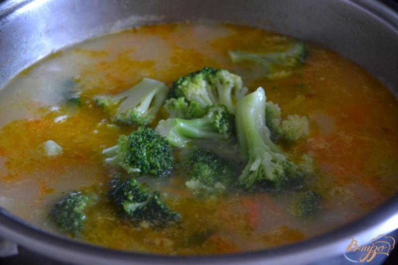 Фото приготовление рецепта: Сливочный суп с капустой брокколи шаг №3