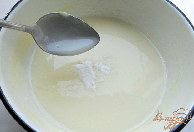 Фото приготовление рецепта: Молочное мороженое в шоколаде шаг №3