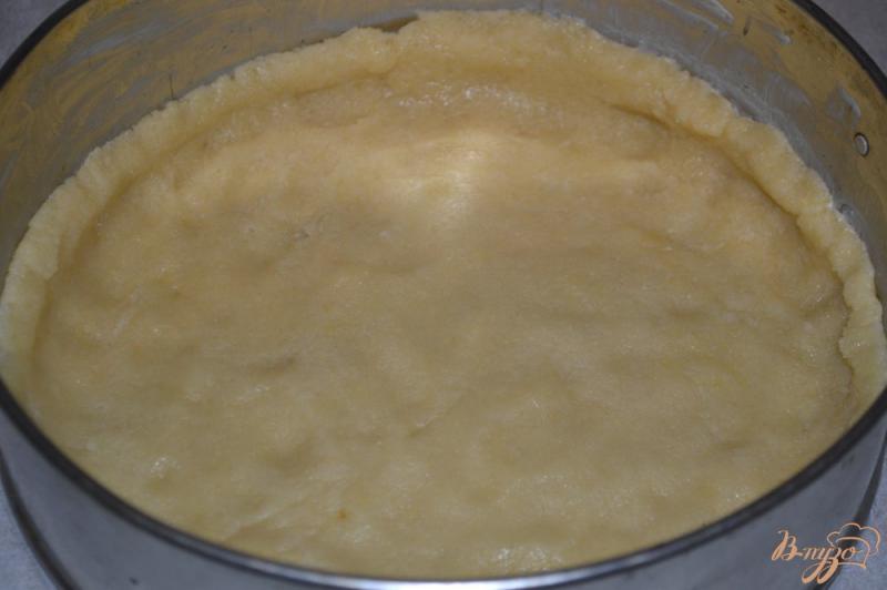 Фото приготовление рецепта: Песочный пирог с яблоками и корицей шаг №8
