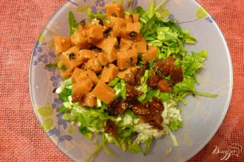 Фото приготовление рецепта: Салат из тыквы и вяленых томатов с зеленью шаг №3