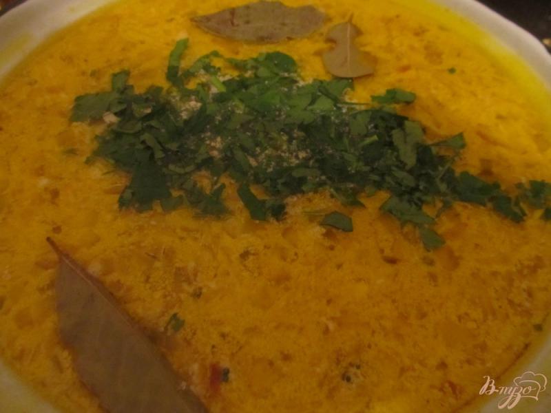 Фото приготовление рецепта: Сырный суп с грибочками шаг №7