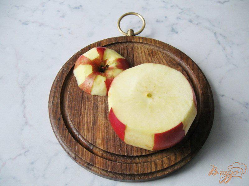 Фото приготовление рецепта: Яблоки запеченные с орехом и изюмом. шаг №5