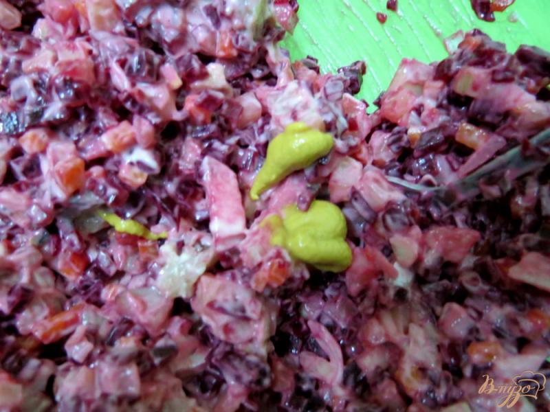 Фото приготовление рецепта: Салат из сельди и свеклы шаг №9