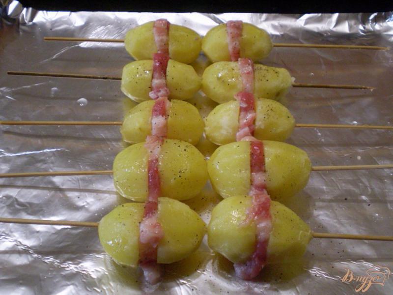 Фото приготовление рецепта: Шашлычки из картофеля в духовке шаг №4