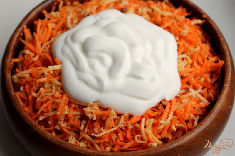 Фото приготовление рецепта: Морковный салат с сыром шаг №5
