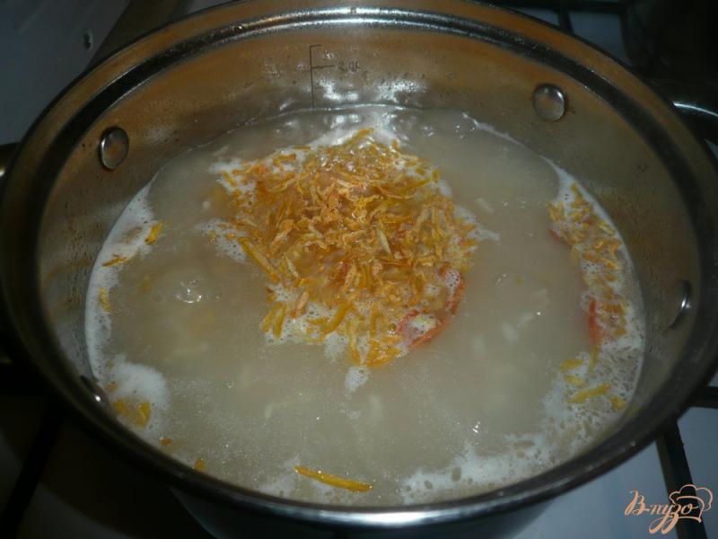 Фото приготовление рецепта: Рисовый томатный суп с фасолью шаг №6