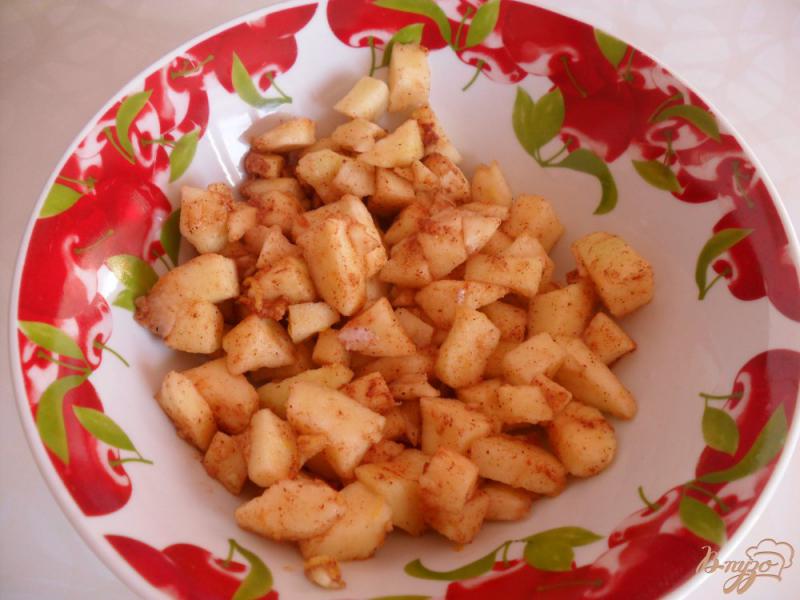 Фото приготовление рецепта: Блинчики с яблоками в карамели шаг №4