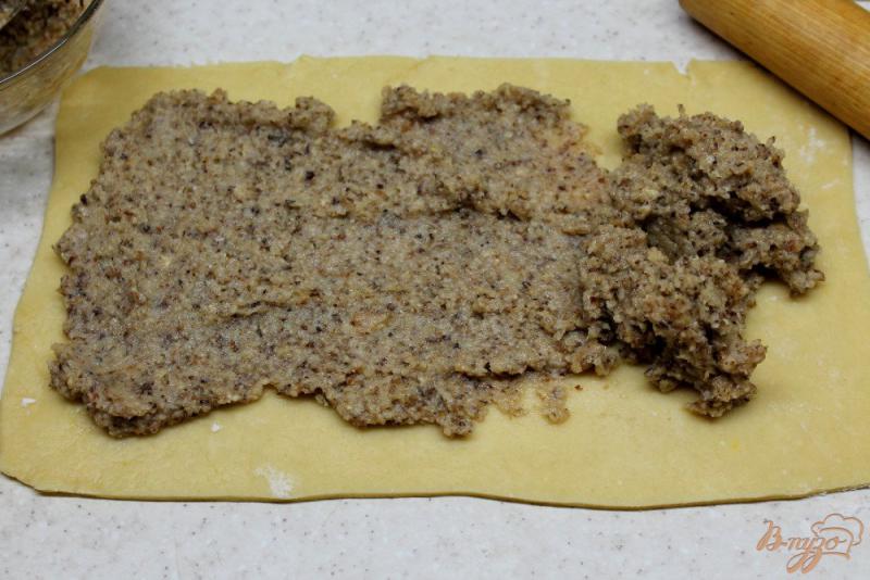 Фото приготовление рецепта: Печенье с яблочным пюре и орехом шаг №6