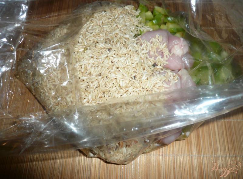 Фото приготовление рецепта: Рисовая каша в пакете шаг №4