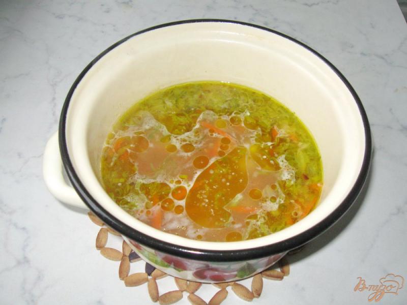 Фото приготовление рецепта: Картофельный суп с квашенной капустой шаг №9