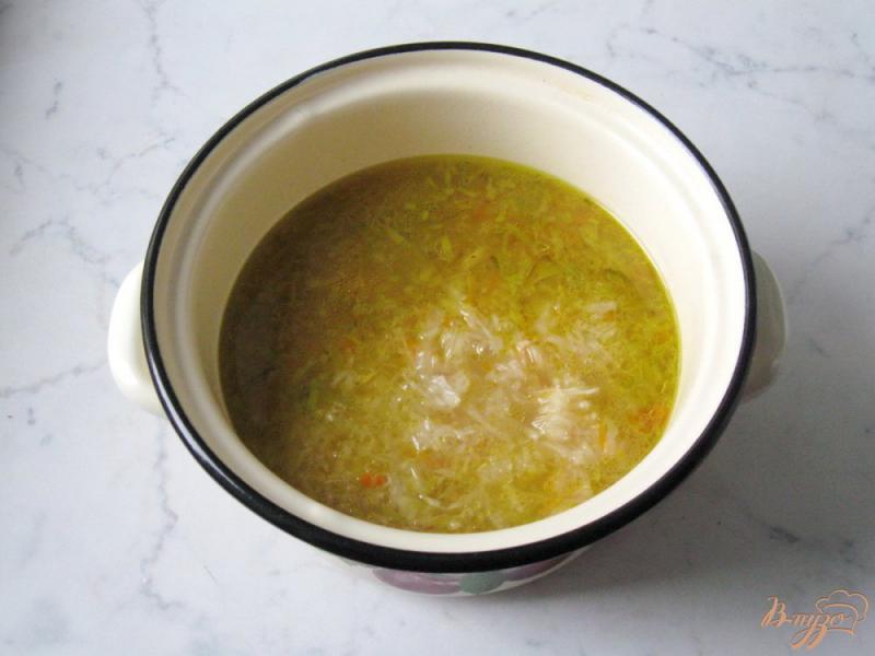 Фото приготовление рецепта: Картофельный суп с квашенной капустой шаг №10