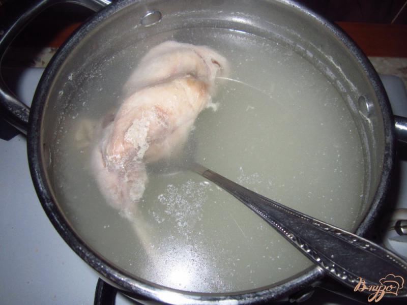 Фото приготовление рецепта: Суп с кроликом, яблоком и грецкими орехами шаг №1