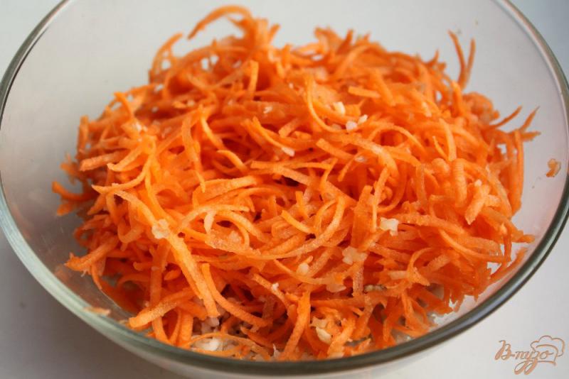 Фото приготовление рецепта: Салат с топинамбуром, сыром и морковкой шаг №3