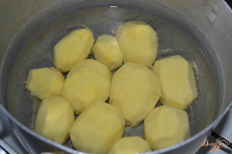 Фото приготовление рецепта: Постные блины с картофелем и зеленью шаг №1