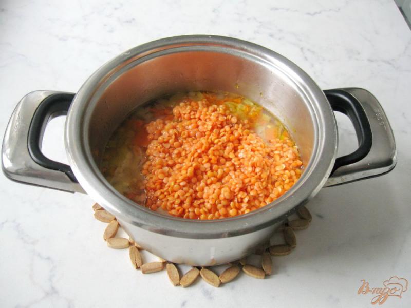 Фото приготовление рецепта: Суп с тыквой и красной чечевицей шаг №5