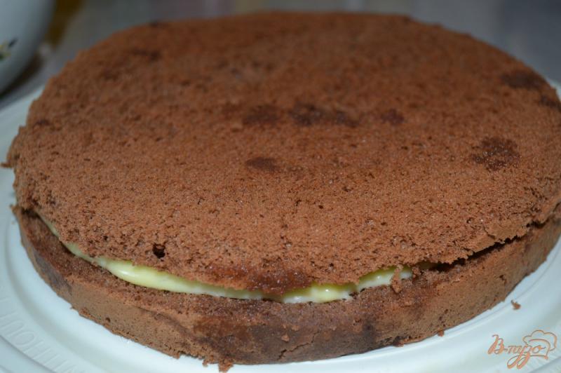 Фото приготовление рецепта: Шоколадный бисквит с нежным кремом шаг №11