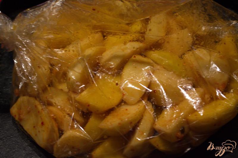 Фото приготовление рецепта: Картофель в рукаве со специями шаг №5