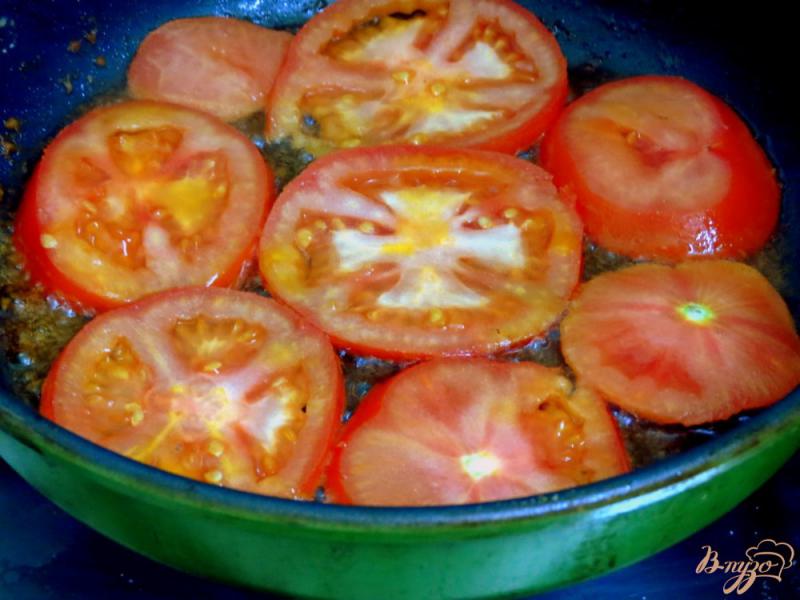 Фото приготовление рецепта: Хек запеченный с помидорами шаг №6