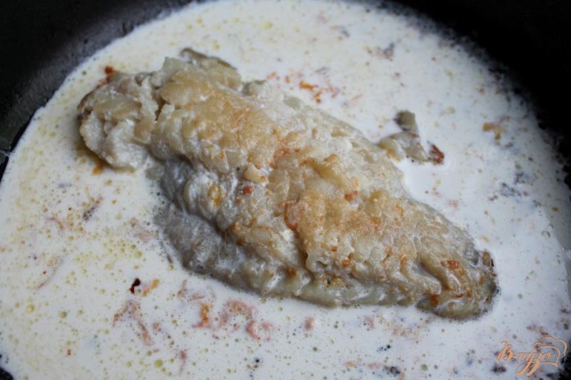Фото приготовление рецепта: Морской окунь в сливочном соусе шаг №3