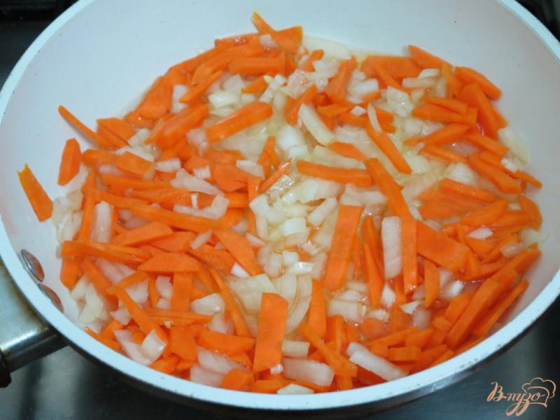 Фото приготовление рецепта: Капусняк из кислой капусты, перца и горошка шаг №7