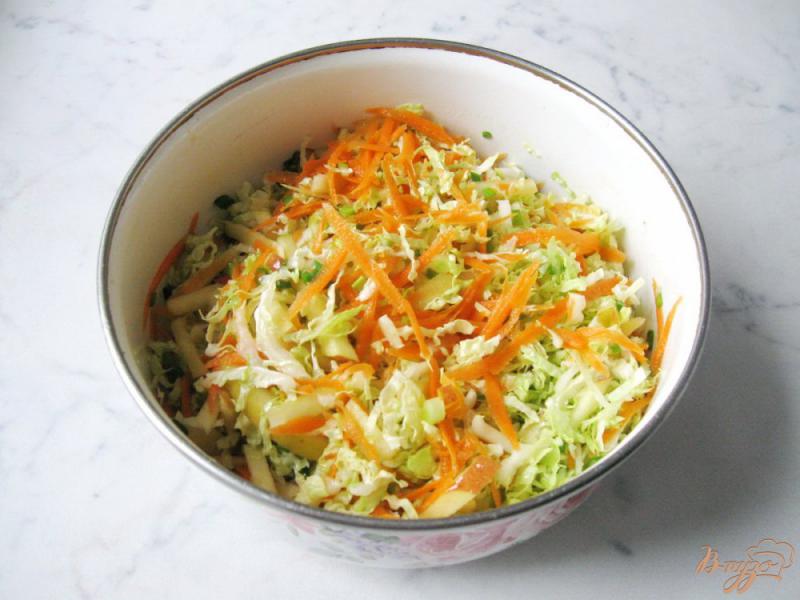 Фото приготовление рецепта: Салат из пекинской капусты с апельсиновой заливкой шаг №7